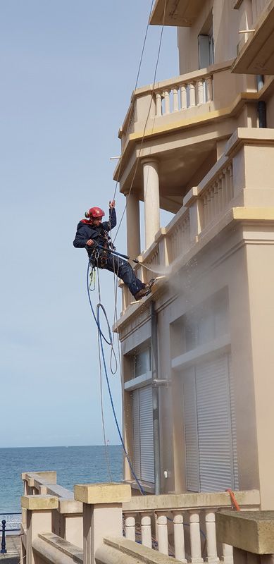 Entretien de bâtiment par travaux sur cordes Entretien de bâtiment par travaux sur cordes