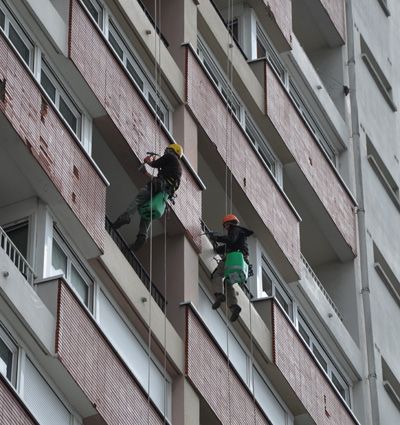 Alpinistes du bâtiment en Bretagne et Grand Ouest Alpinistes du bâtiment en Bretagne et Grand Ouest